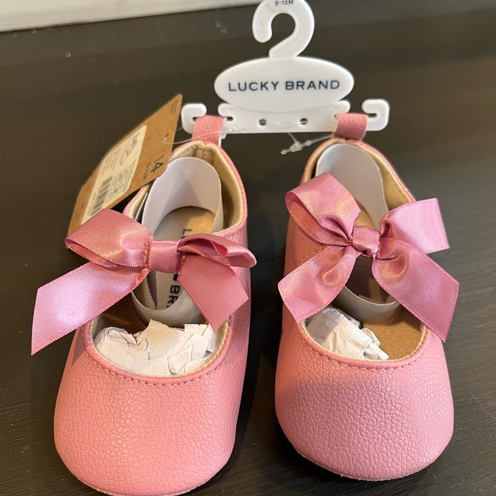 Lucky Brand size 4 infant Pink Bow Kids Dress Shoes
